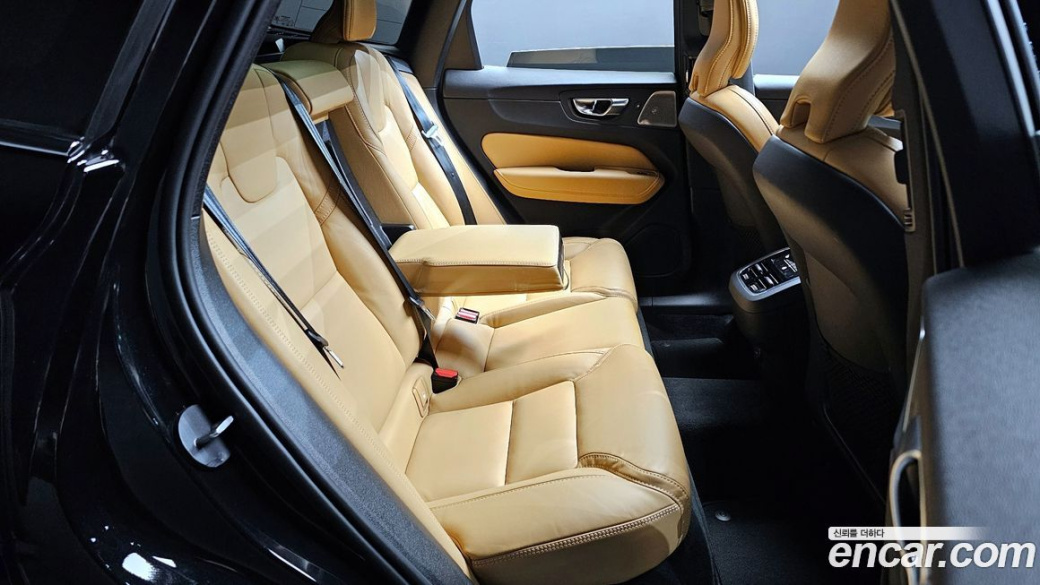 Volvo XC60 B6 Ultimate Bright, 2024