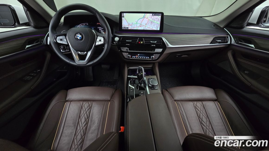 BMW 5-Series 530i Luxury, 2023