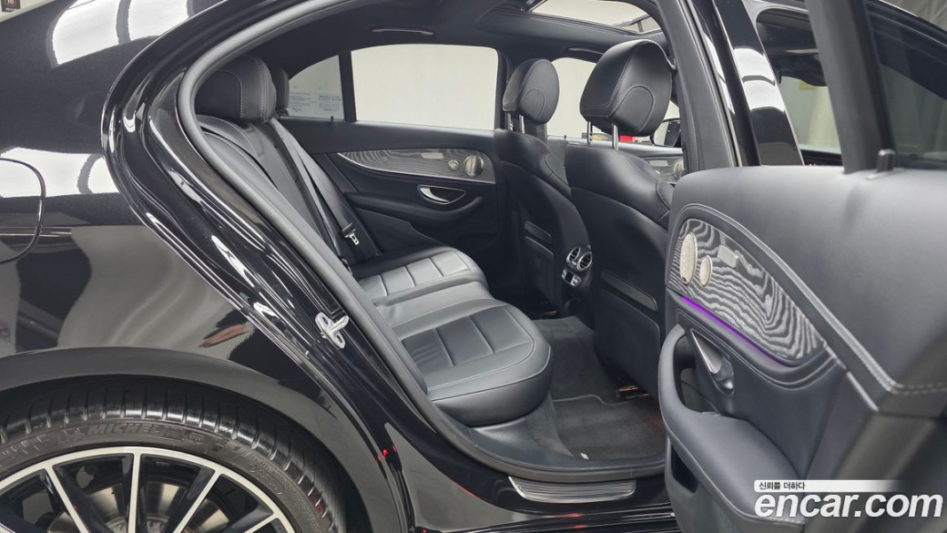 Mercedes-Benz E-Class E350 4MATIC AMG Line, 2023