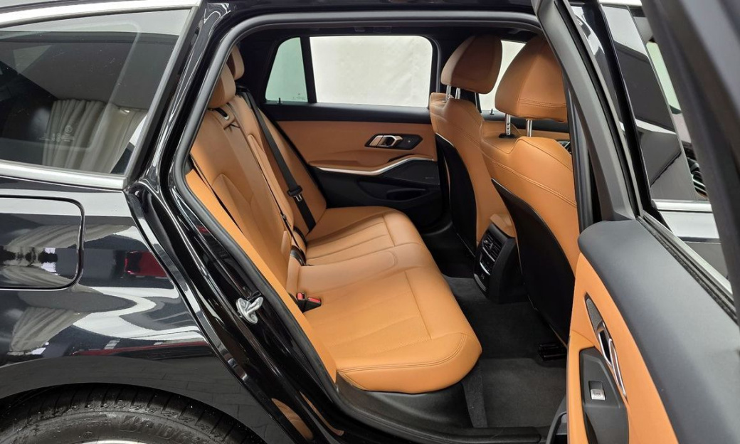 BMW 3-Series 320i Touring, 2024