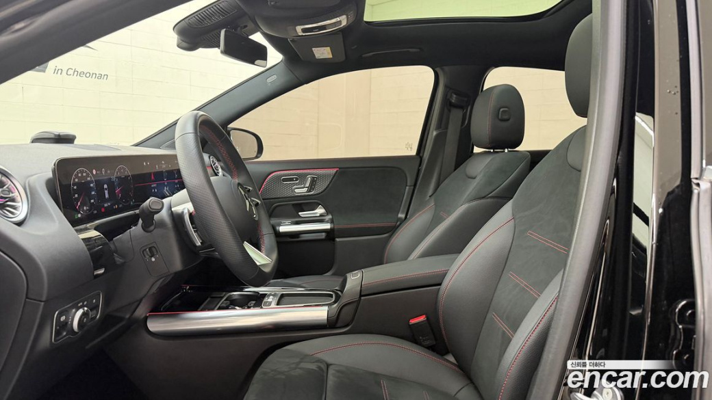 Mercedes-Benz GLA-Class GLA250 4MATIC, 2025