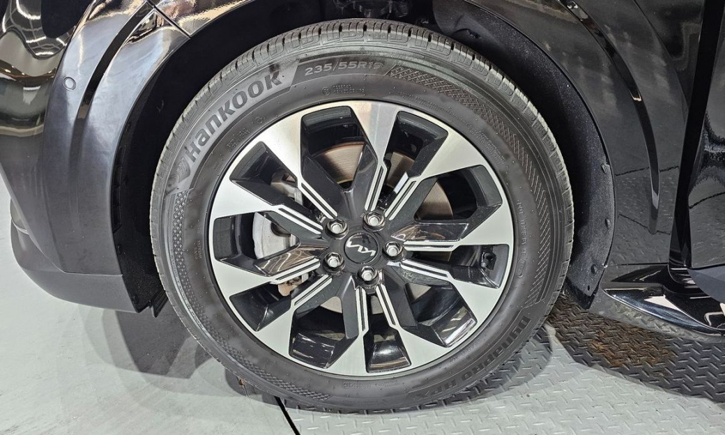 Kia Carnival 9-Seater Signature, 2023