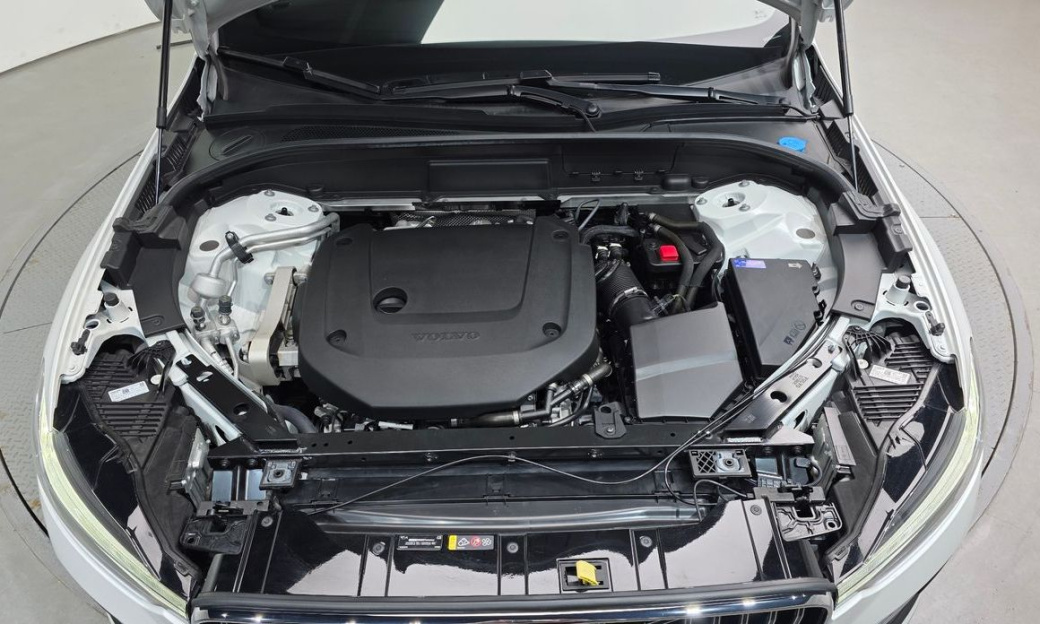 Volvo XC60 B6 Ultimate Bright, 2024