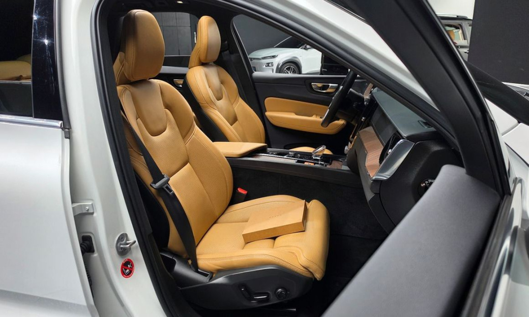 Volvo XC60 B5 Ultimate Bright, 2024