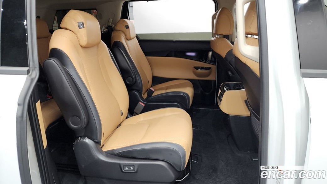 Kia Carnival 9-Seater Signature, 2023