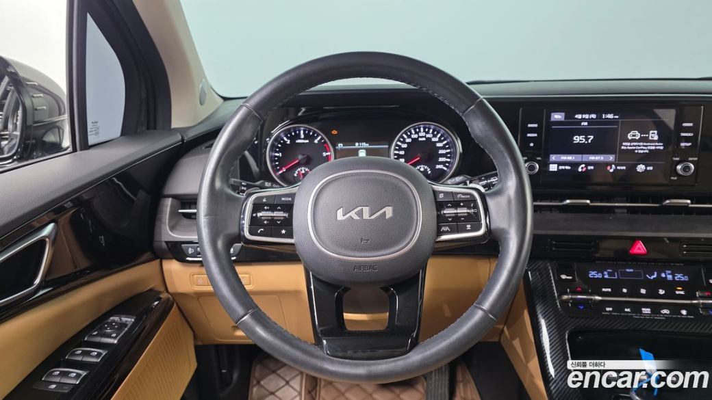 Kia Carnival 7-Seater Outdoor, 2022