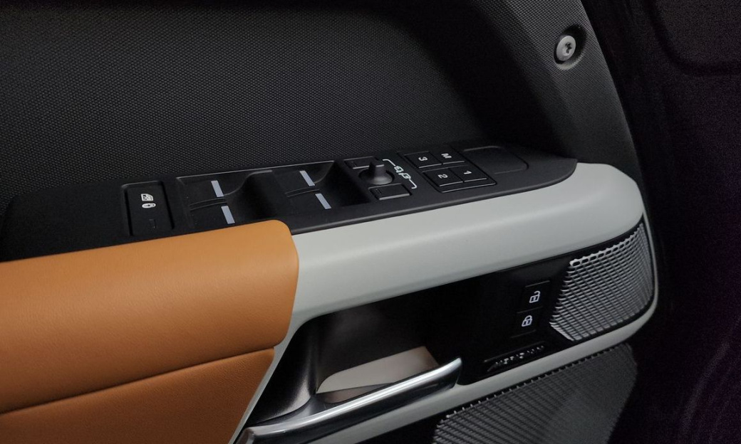 Land Rover Defender 130 D300 X-Dynamic HSE, 2023