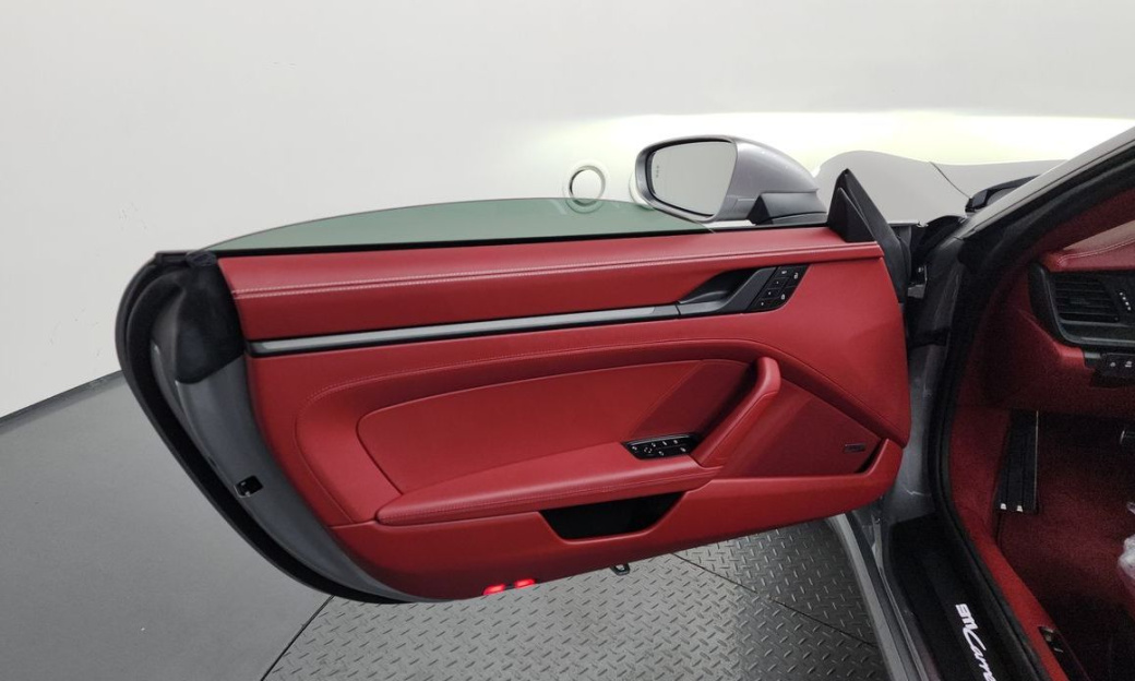 Porsche 911 Carrera GTS Cabriolet, 2025