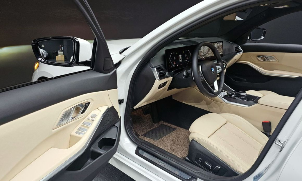 BMW 3-Series 320i, 2024