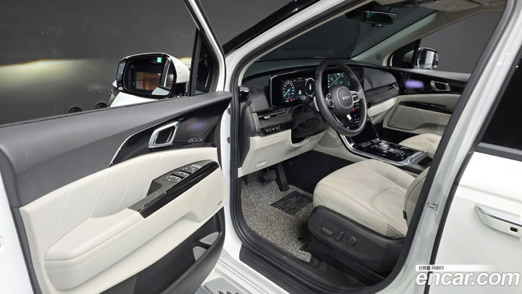 Kia Carnival 7-Seater Signature, 2023