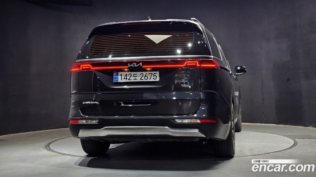 Kia Carnival 9-Seater Signature, 2023