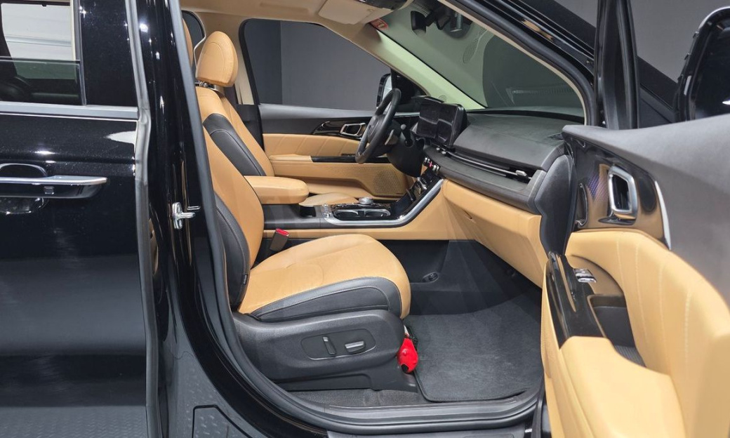 Kia Carnival 11-Seater Signature, 2023