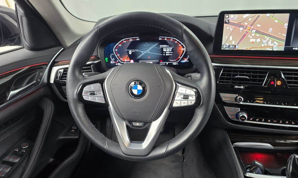 BMW 5-Series 523d xDrive Luxury, 2023