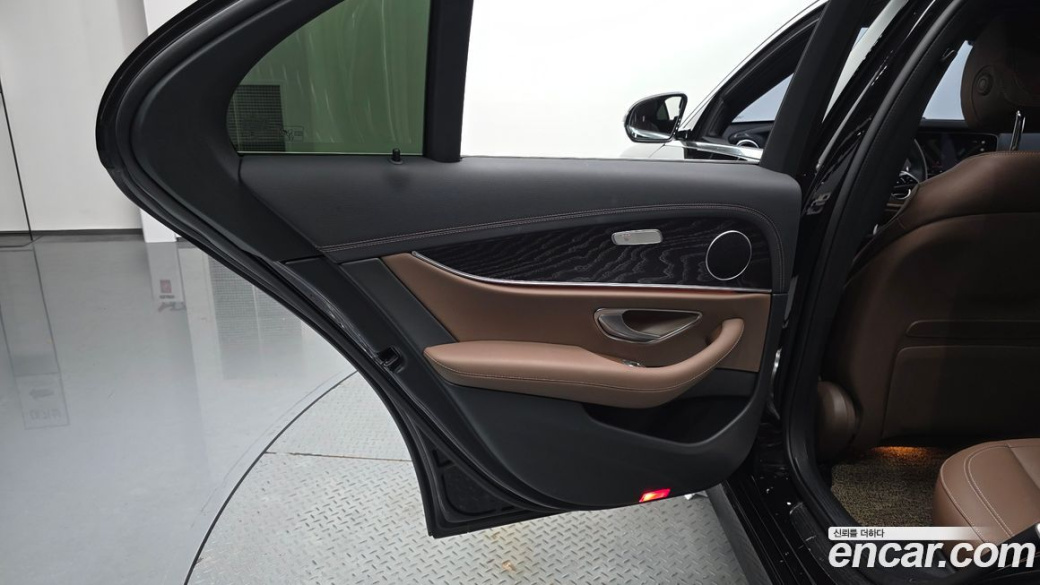Mercedes-Benz E-Class E250 AMG Line, 2023