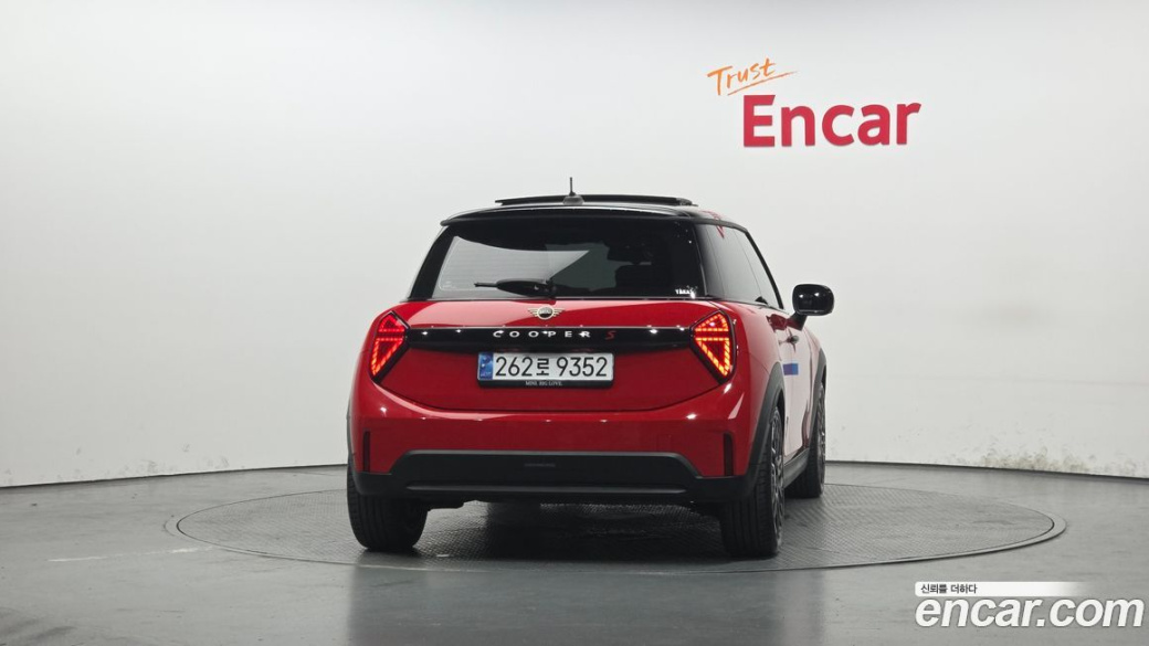 Mini Cooper Favoured, 2025
