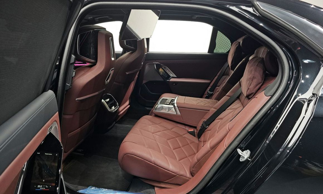 BMW 7-Series 740i xDrive M Sport, 2025