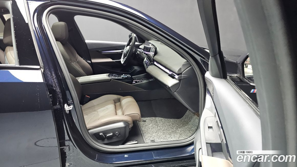 BMW 5-Series 520i M Sport, 2025