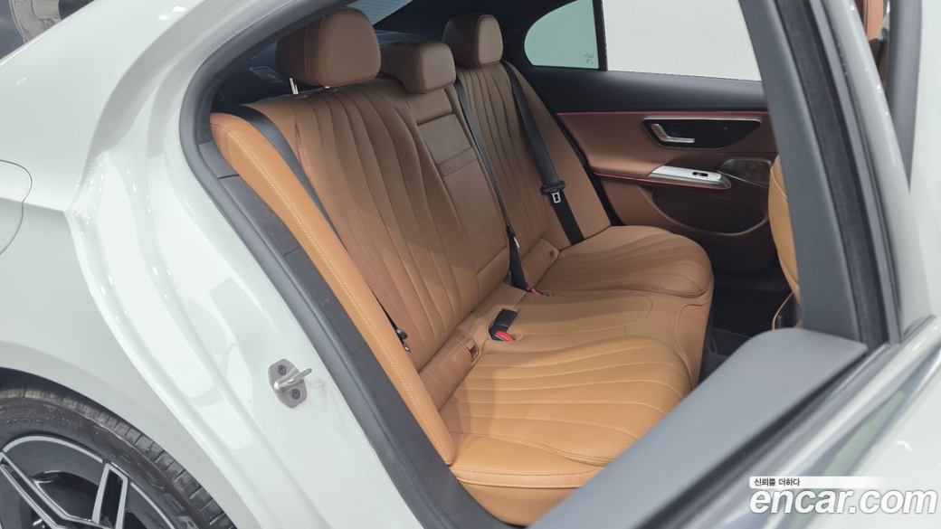 Mercedes-Benz E-Class E300 4MATIC AMG Line, 2025