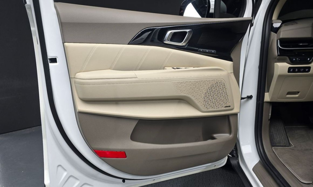 Kia Carnival 9-Seater Signature, 2024