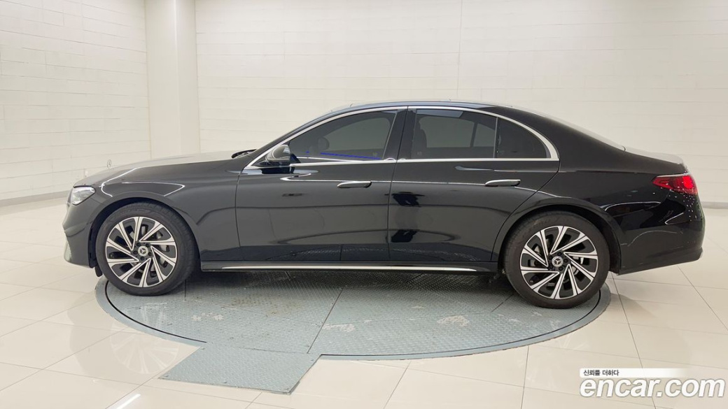 Mercedes-Benz E-Class E300 4MATIC Exclusive, 2024