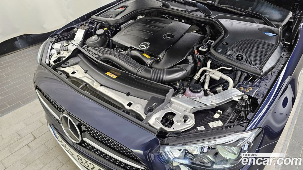 Mercedes-Benz E-Class E350 4MATIC AMG Line, 2022