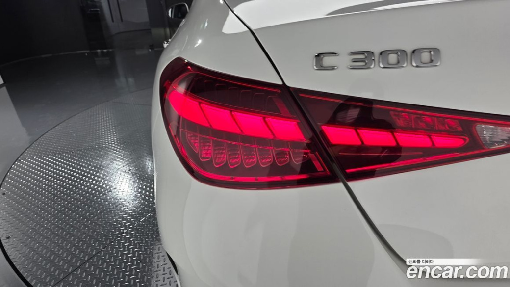 Mercedes-Benz C-Class C300 4MATIC AMG Line, 2024
