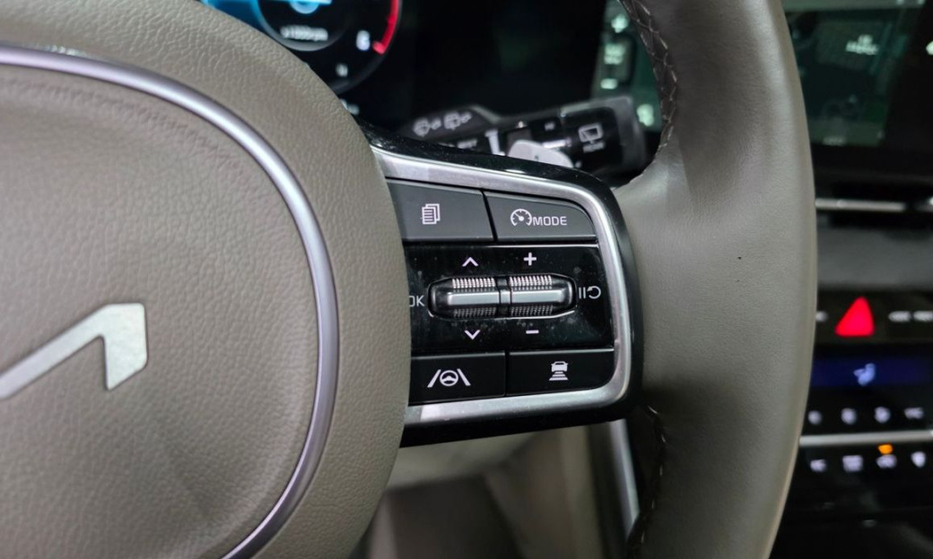 Kia Carnival 7-Seater Signature, 2023