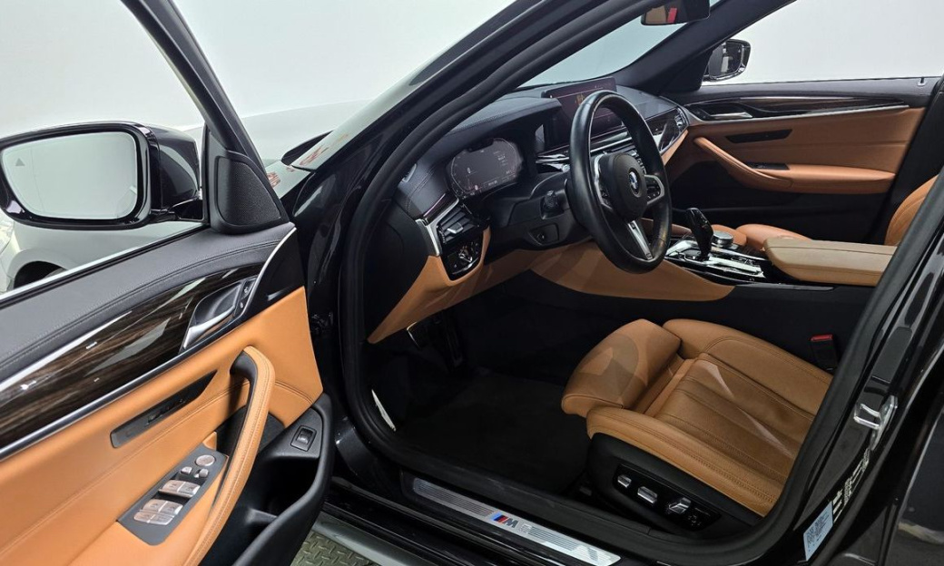 BMW 5-Series 520i M Sport, 2022