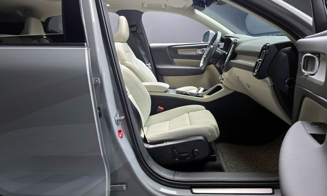 Volvo XC40 B4 Ultimate Bright, 2024