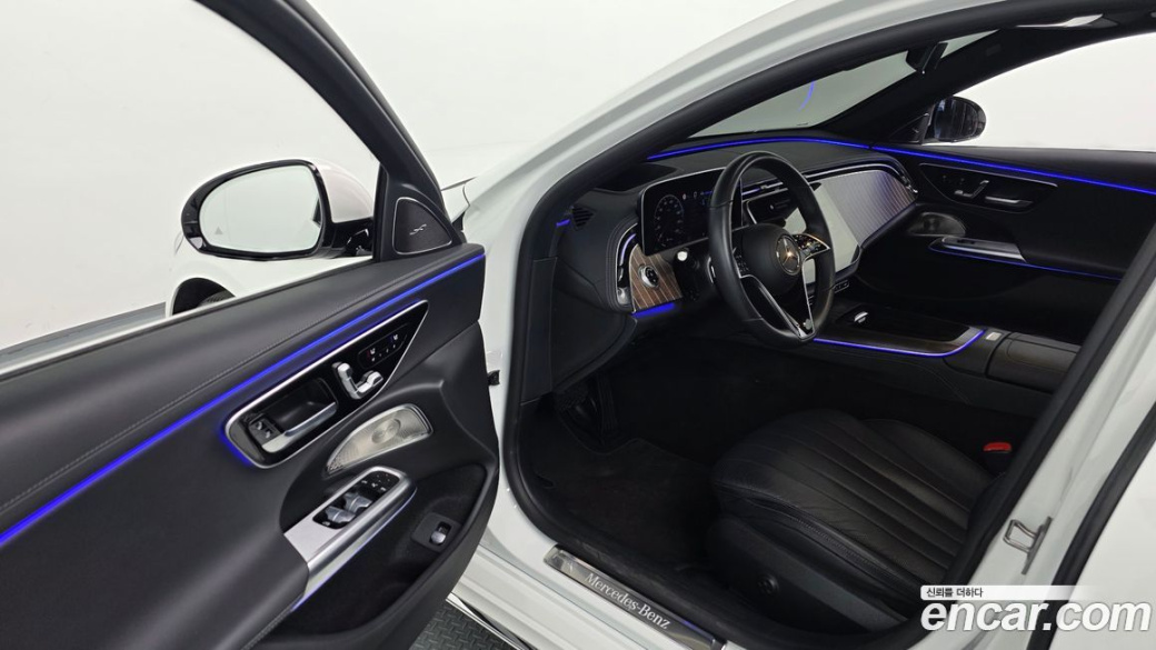Mercedes-Benz E-Class E300 4MATIC Exclusive, 2024