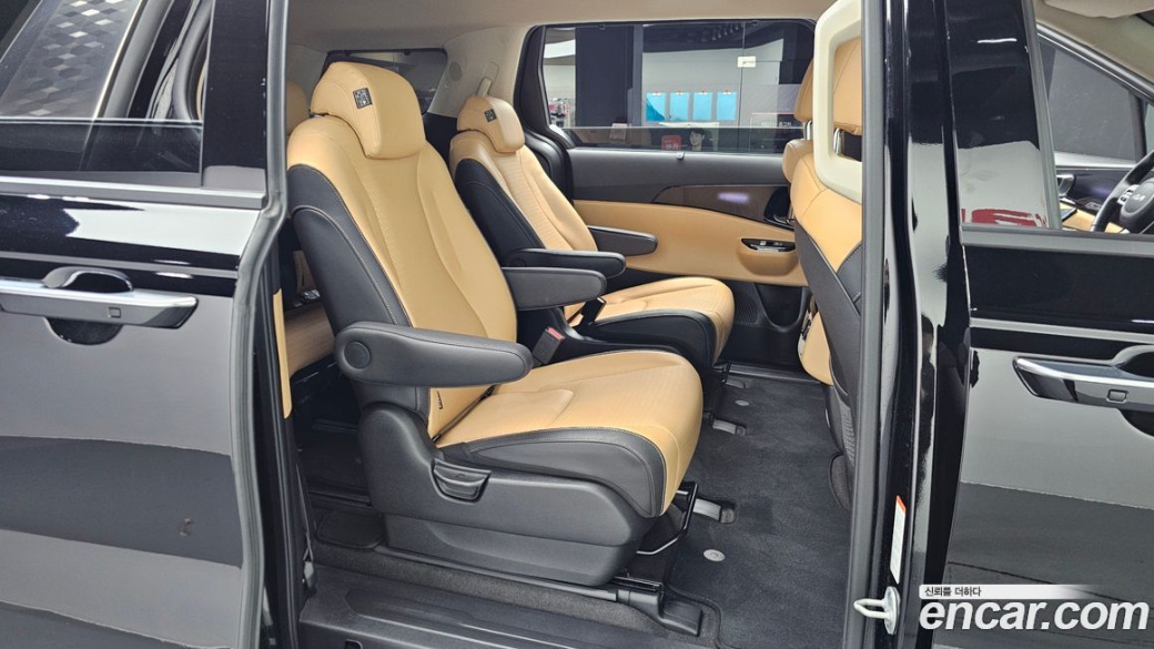 Kia Carnival 9-Seater Signature, 2023