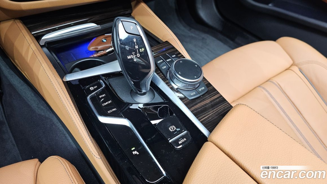 BMW 5-Series 520i Luxury, 2023