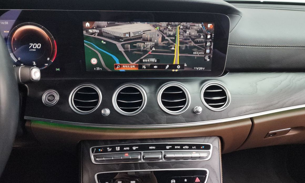 Mercedes-Benz E-Class E250 AMG Line, 2023