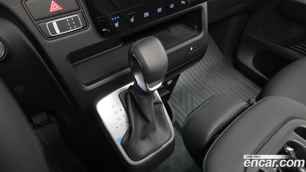 Hyundai Staria Tourer 9-Seater, 2025