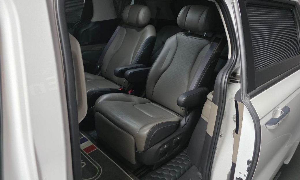 Kia Carnival 7-Seater Signature, 2024