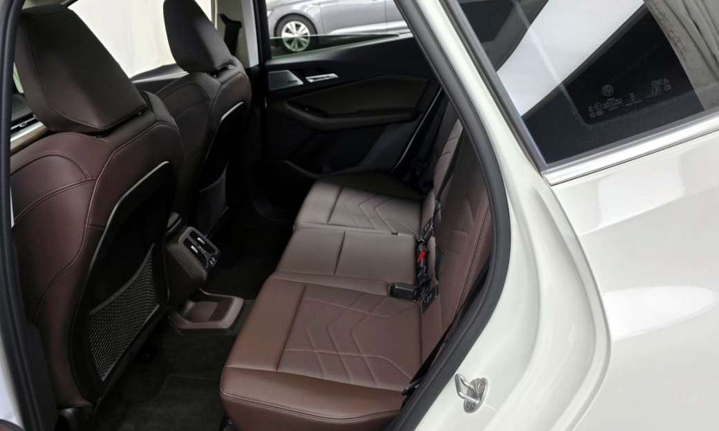 BMW 2-Series 220i Luxury, 2024