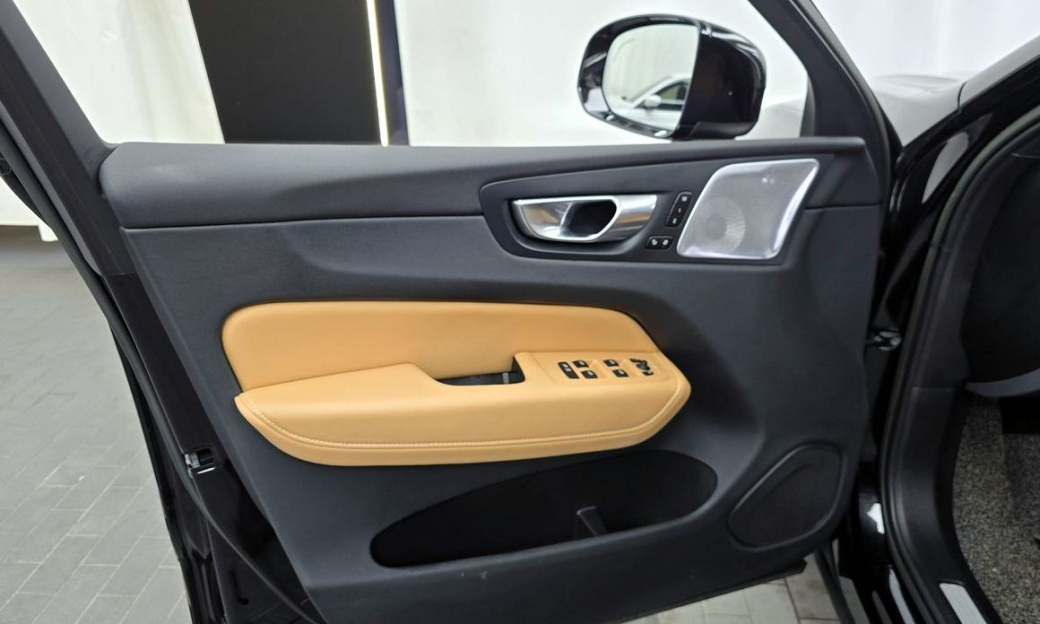 Volvo XC60 B5 Inscription, 2022