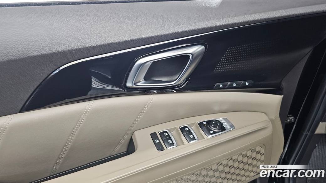 Kia Carnival 7-Seater Gravity, 2024