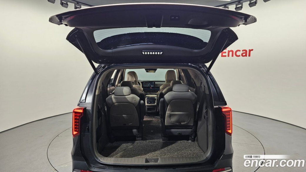 Kia Carnival 9-Seater Gravity, 2024