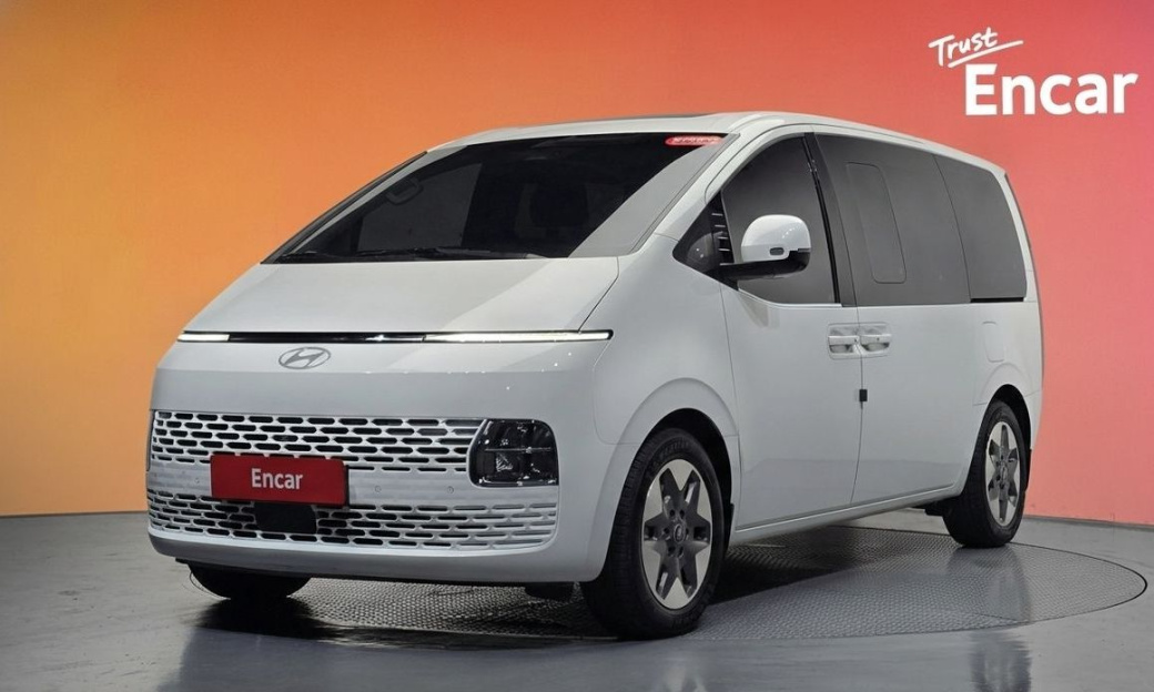 Hyundai Staria Tourer 11-Seater, 2025