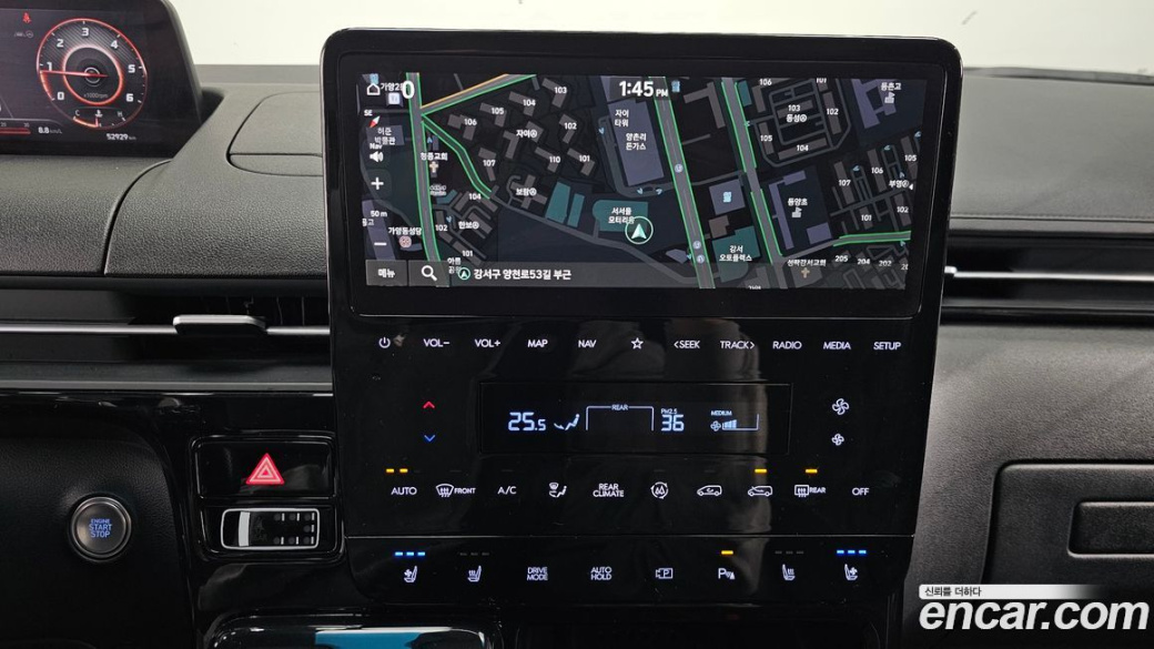 Hyundai Staria 4WD Lounge 9-Seater, 2023