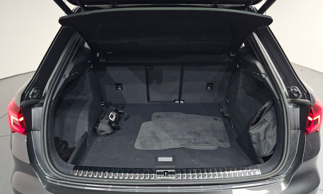 Audi Q3 35 TDI Premium, 2025