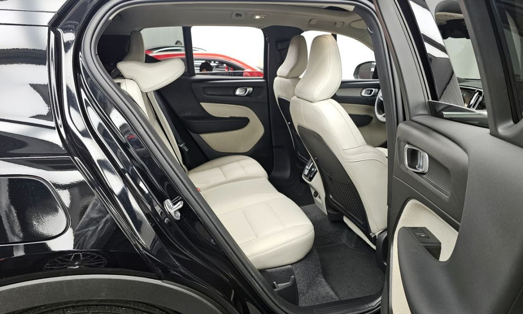 Volvo XC40 B4 Ultimate Bright, 2024
