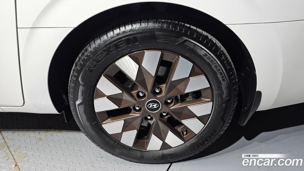 Hyundai Staria 2WD Camping Car, 2024