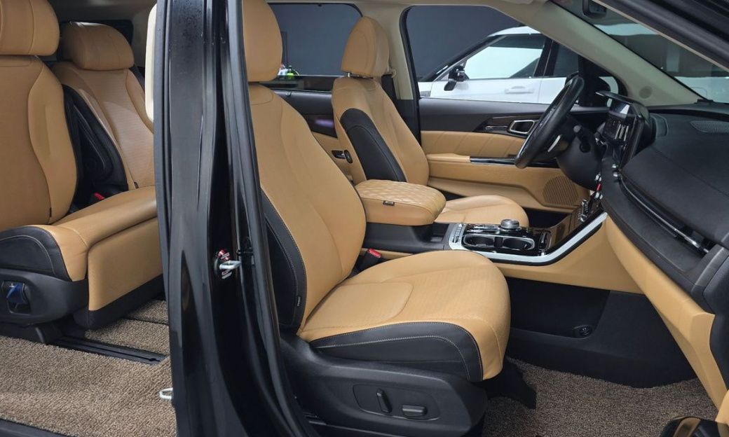 Kia Carnival 7-Seater Signature, 2022