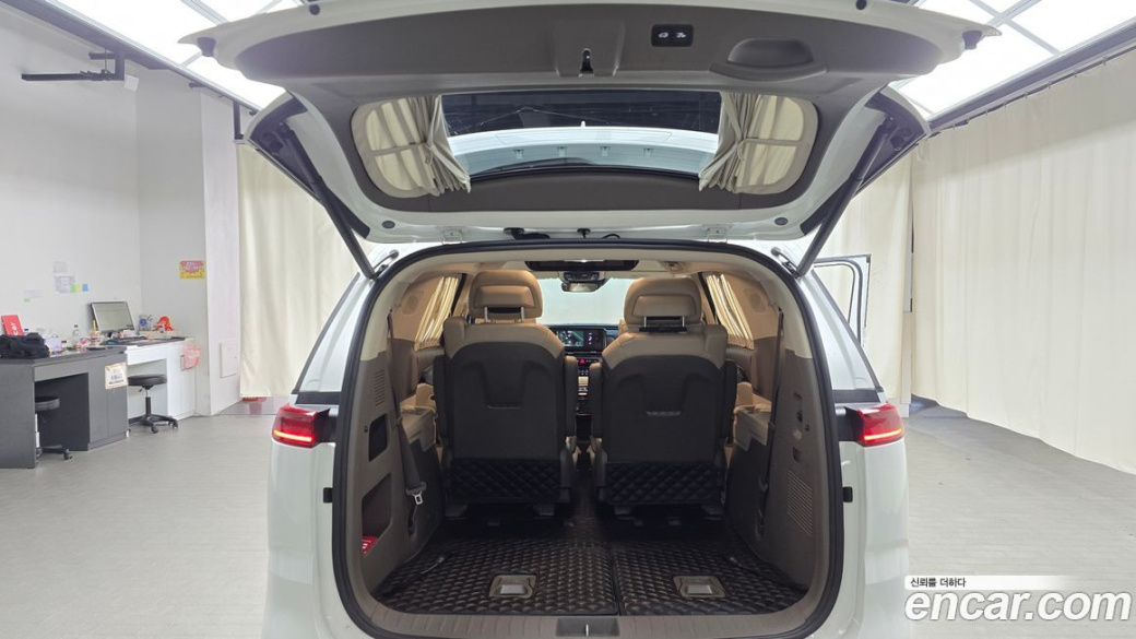 Kia Carnival 7-Seater Hi-Limousine, 2022