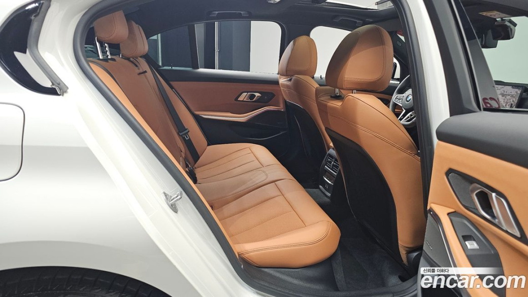 BMW 3-Series 320i M Sport, 2025