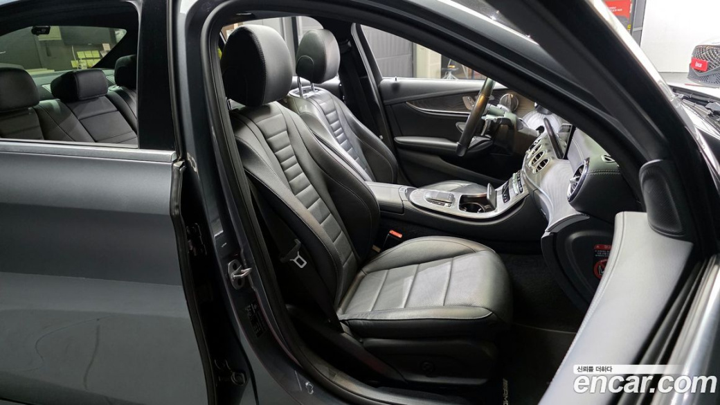 Mercedes-Benz E-Class E350 4MATIC AMG Line, 2022