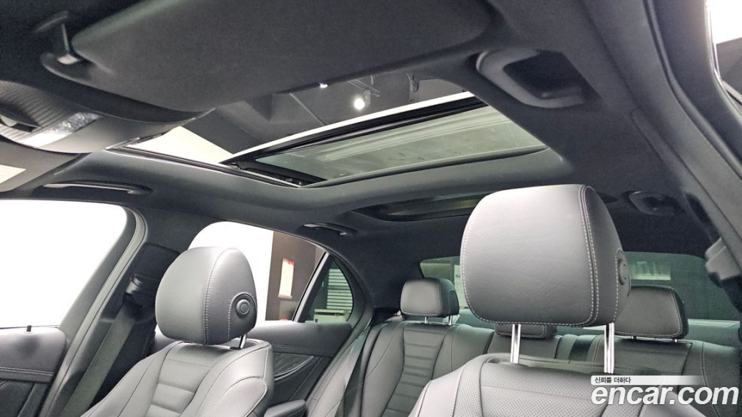 Mercedes-Benz E-Class E350 4MATIC AMG Line, 2023