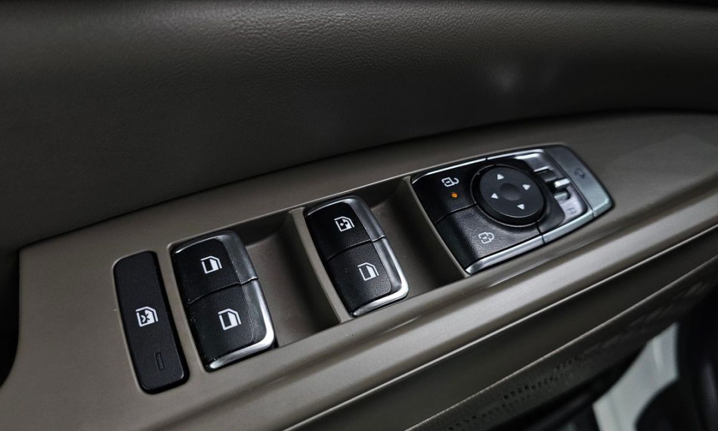Kia Carnival 9-Seater Prestige, 2025